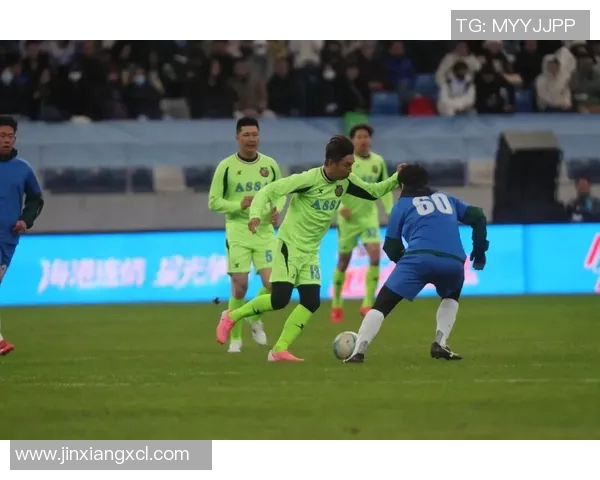 足球明星精彩瞬间全景展示尽显风采与激情的跑场照片合集